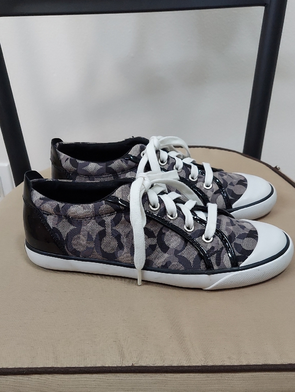 Coach Shoes, Size 8, Logo Fabric, Black & Gray, Patent Leather Heel - Picture 4 of 12